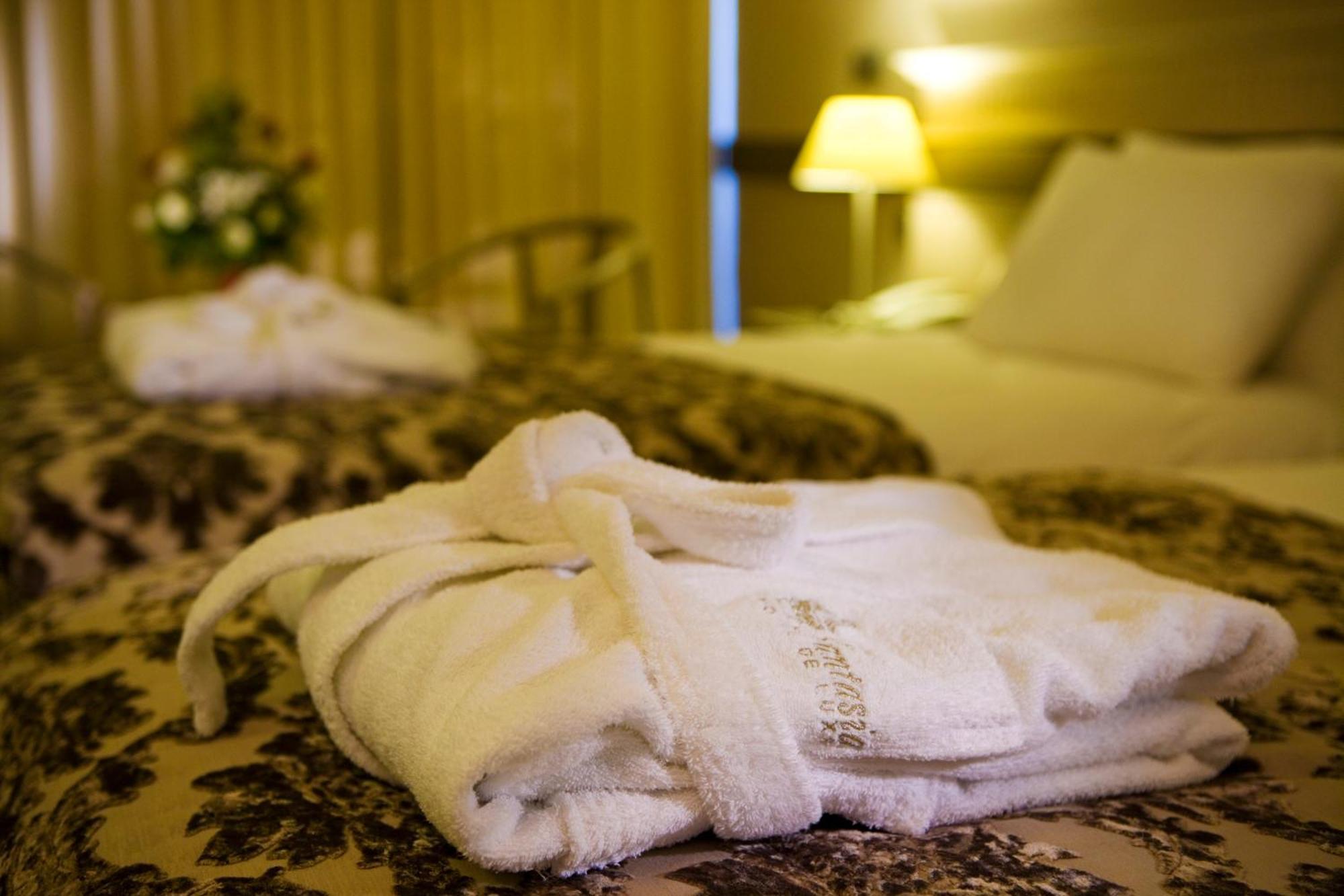 קוסדסי Fantasia Deluxe Hotel מראה חיצוני תמונה