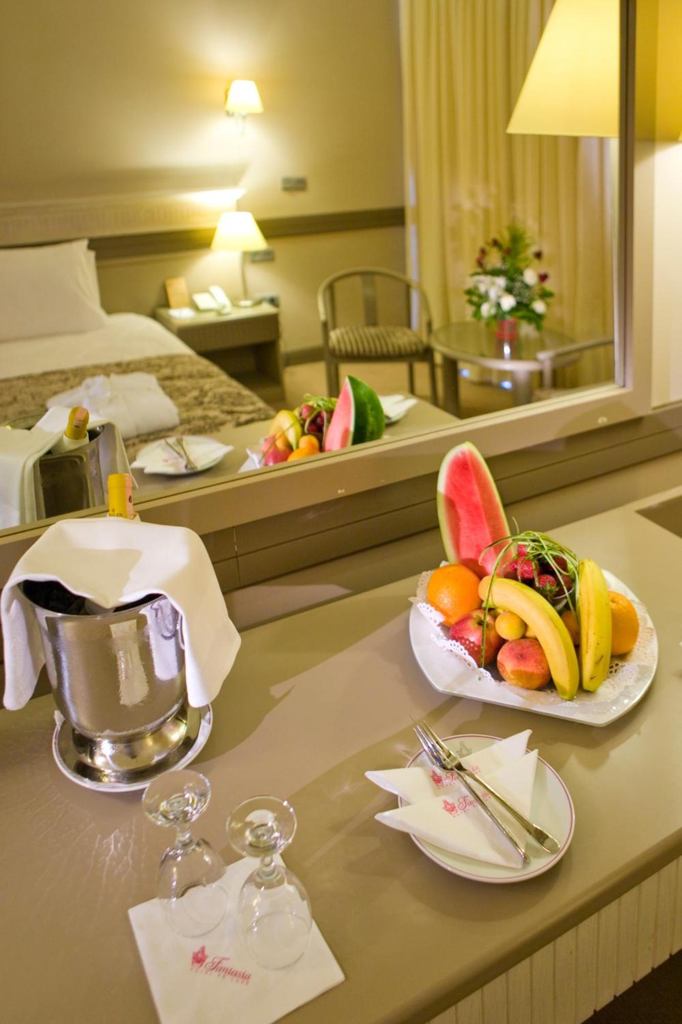 קוסדסי Fantasia Deluxe Hotel מראה חיצוני תמונה