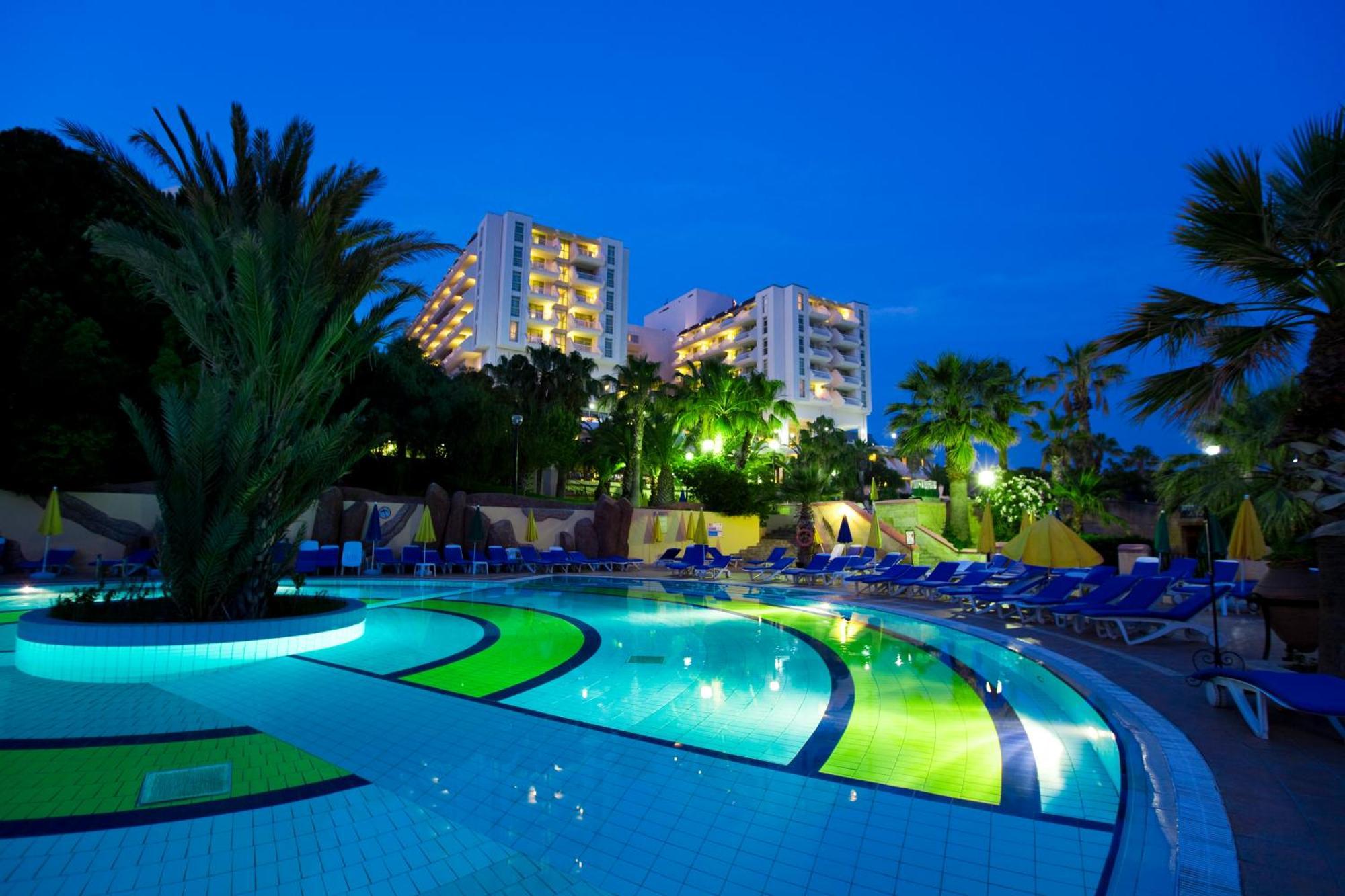 קוסדסי Fantasia Deluxe Hotel מראה חיצוני תמונה