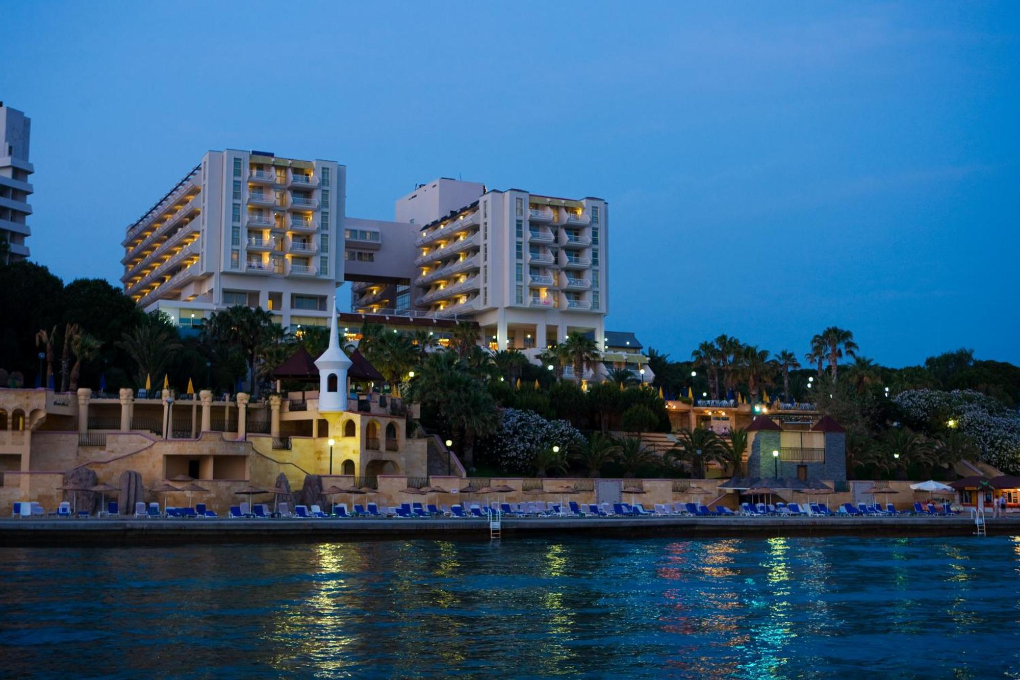 קוסדסי Fantasia Deluxe Hotel מראה חיצוני תמונה