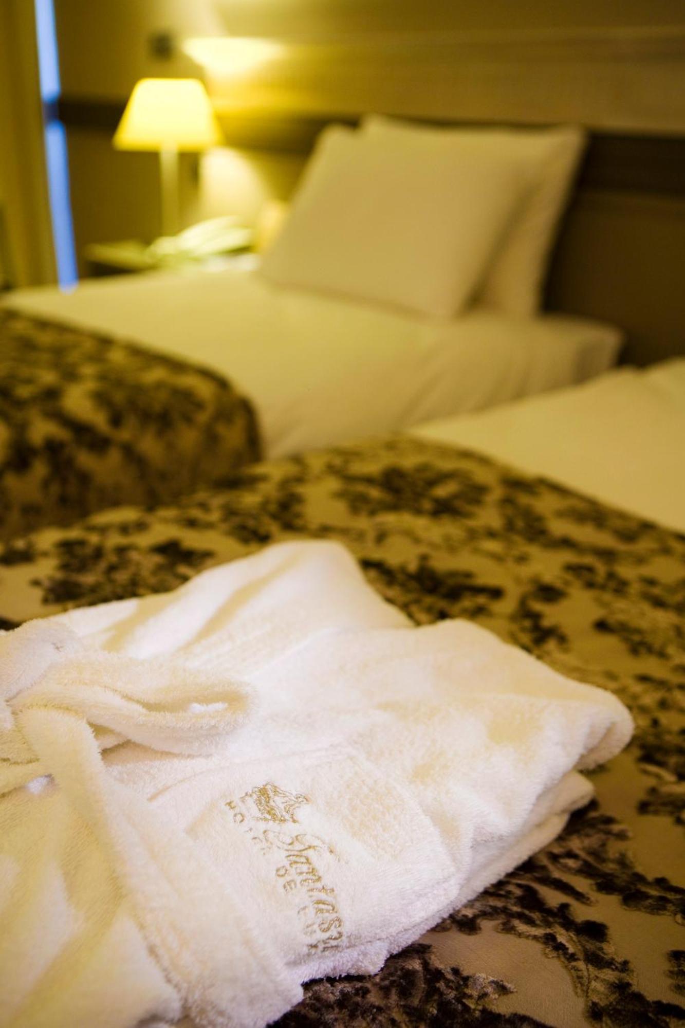 קוסדסי Fantasia Deluxe Hotel מראה חיצוני תמונה