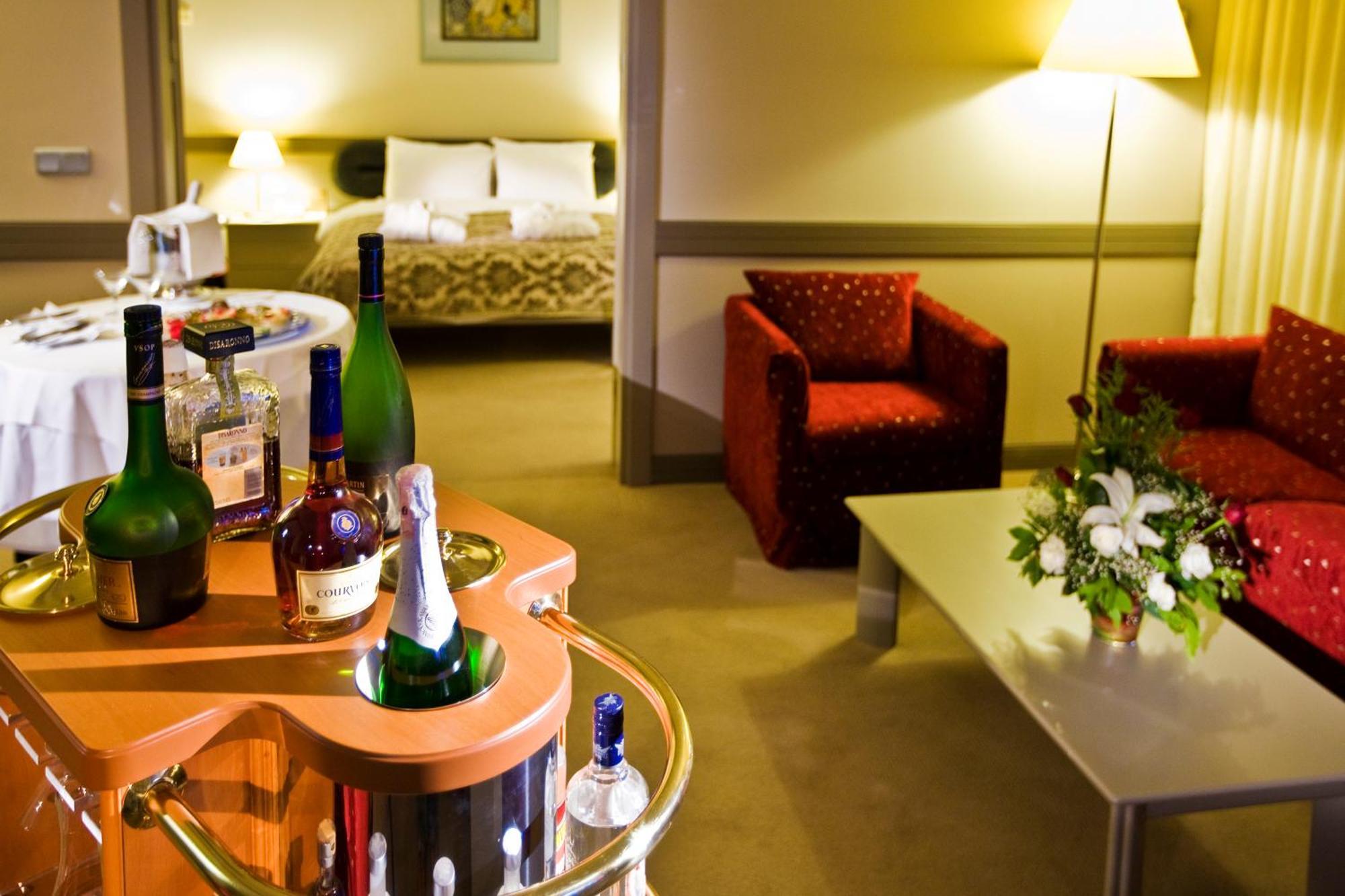 קוסדסי Fantasia Deluxe Hotel מראה חיצוני תמונה