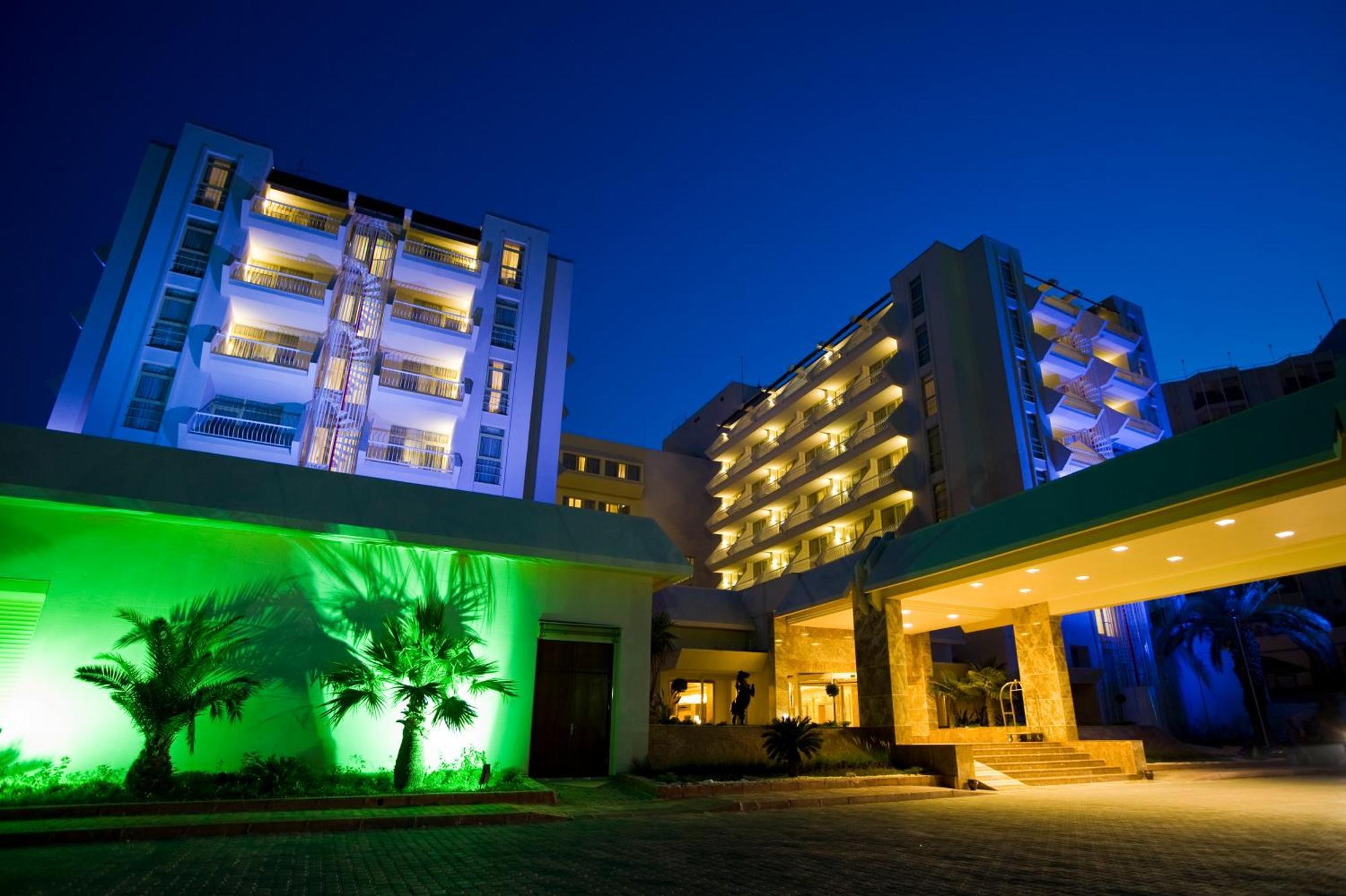 קוסדסי Fantasia Deluxe Hotel מראה חיצוני תמונה