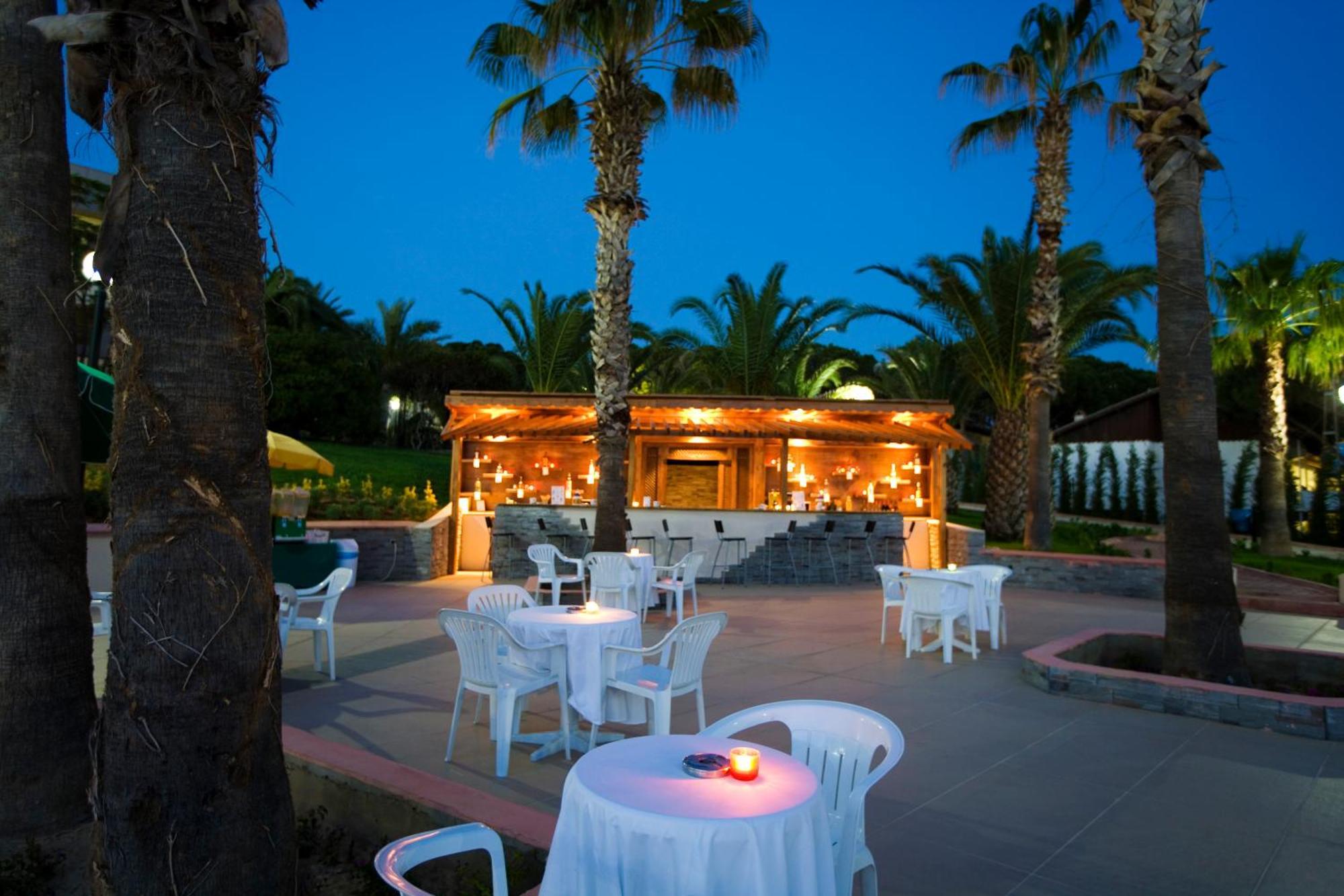 קוסדסי Fantasia Deluxe Hotel מראה חיצוני תמונה
