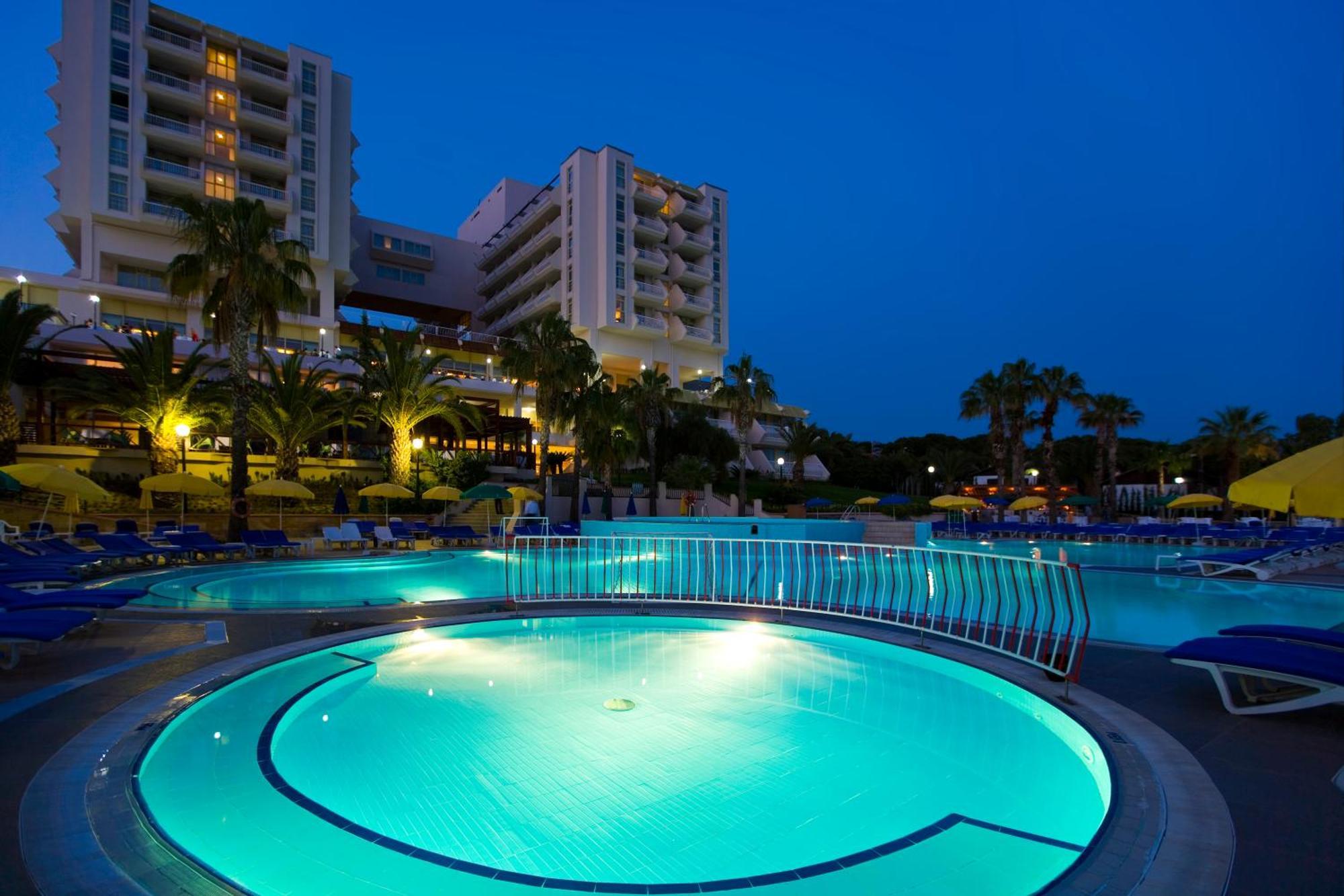 קוסדסי Fantasia Deluxe Hotel מראה חיצוני תמונה