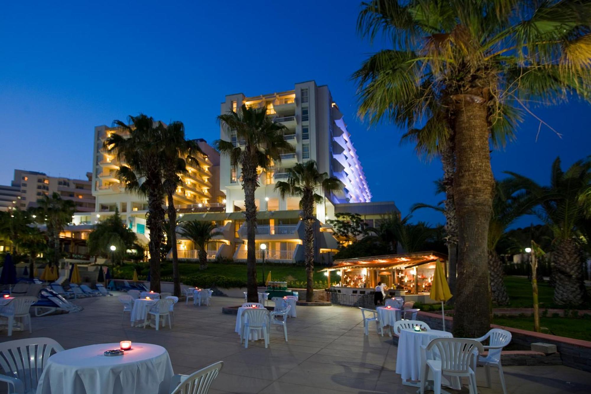 קוסדסי Fantasia Deluxe Hotel מראה חיצוני תמונה
