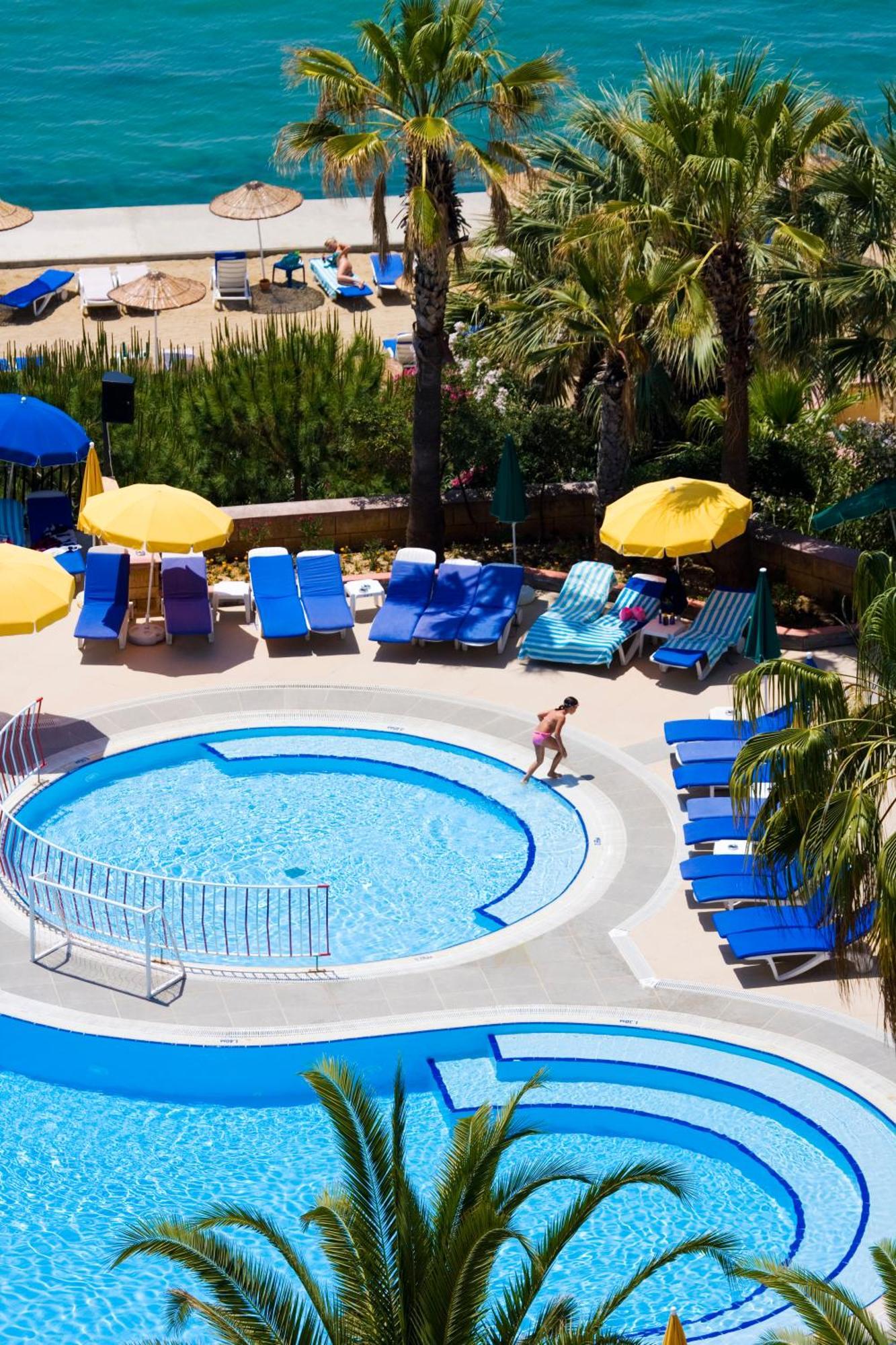 קוסדסי Fantasia Deluxe Hotel מראה חיצוני תמונה