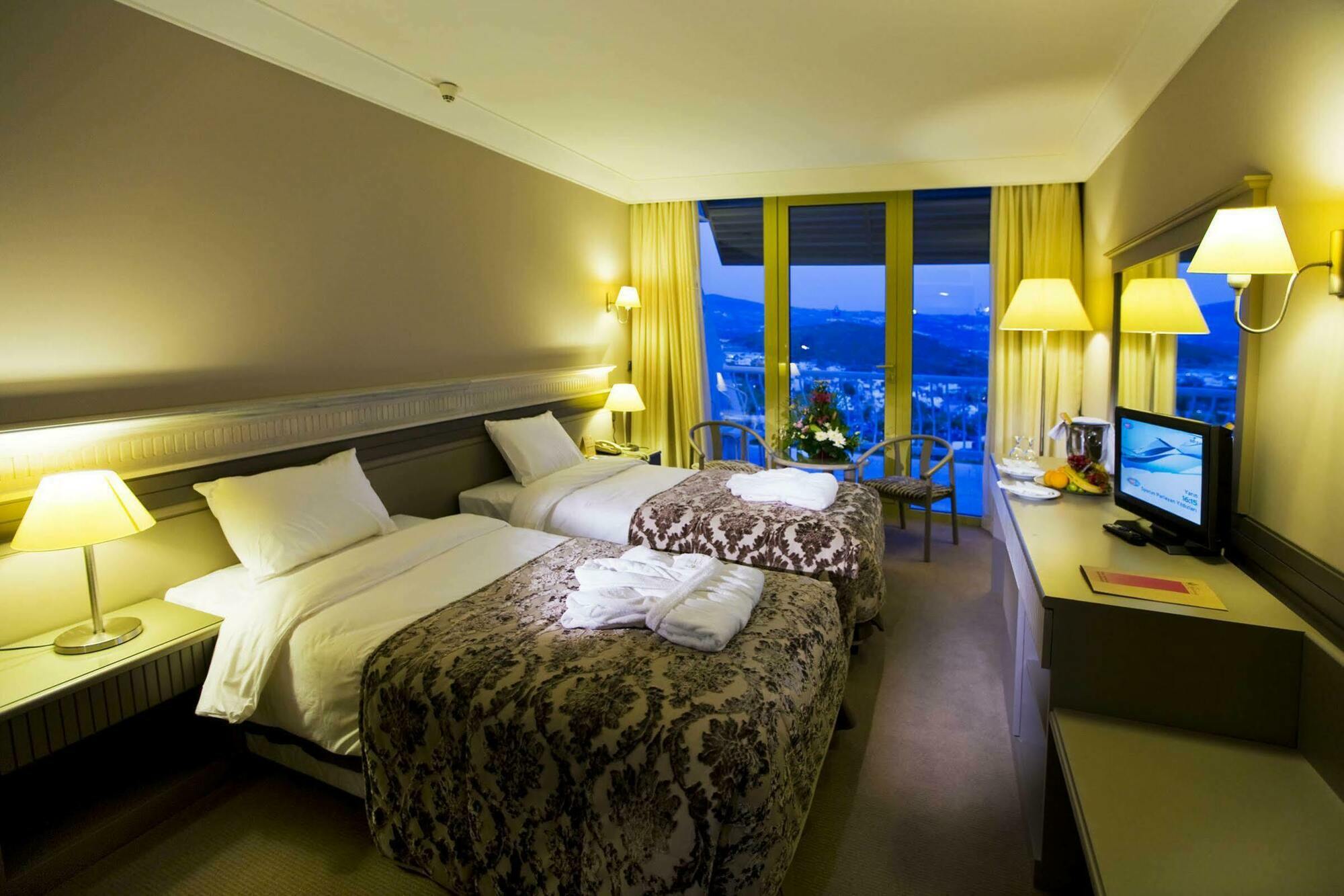 קוסדסי Fantasia Deluxe Hotel מראה חיצוני תמונה